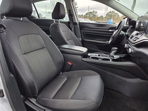 Used 2024 Nissan Altima 2.5 SV w/ SV Premium Package image 25