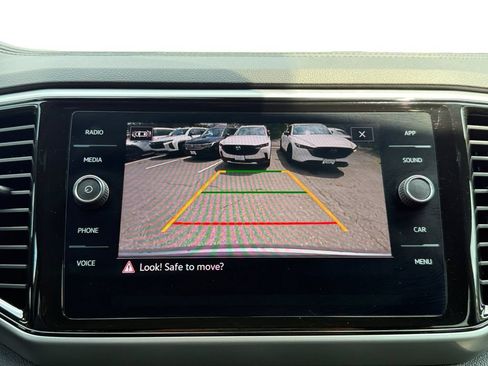 Used 2023 Volkswagen Atlas Cross Sport SE w/ Panoramic Sunroof Package FWD image 15