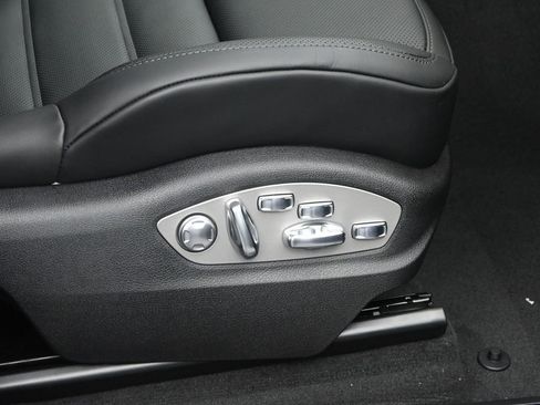 New 2026 Porsche Macan image 14