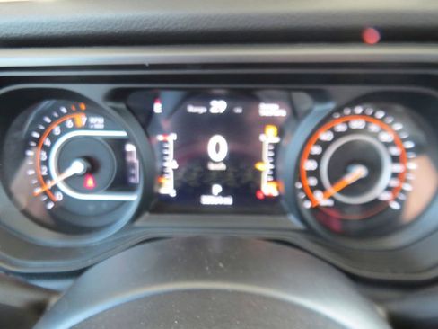 Used 2024 Jeep Gladiator Sport image 25