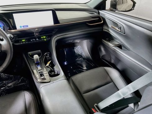 Certified 2025 Toyota Crown Signia AWD/4WD image 20