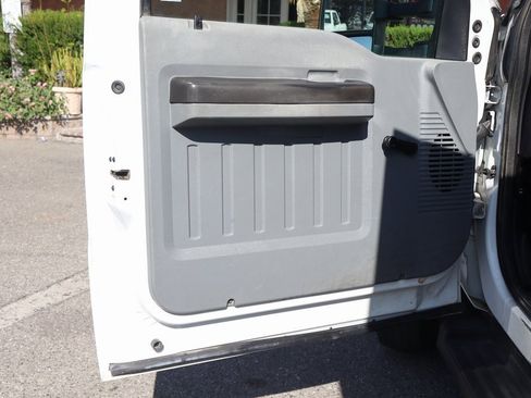 Used 2016 Ford F550 2WD Regular Cab Super Duty image 18