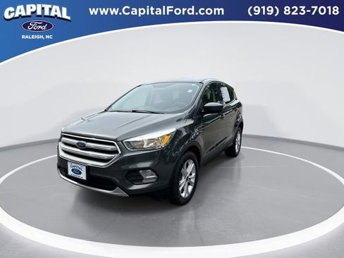 Used 2017 Ford Escape SE w/ SE Cold Weather Package AWD/4WD image 4