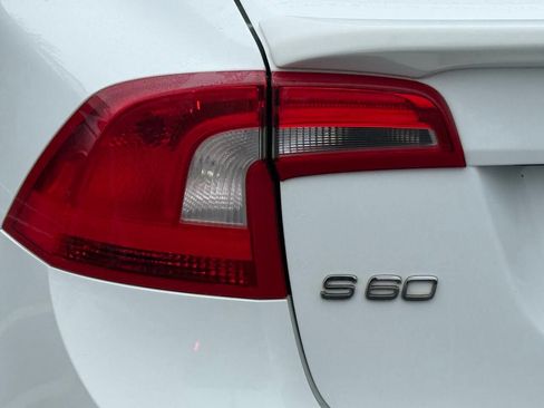 Used 2012 Volvo S60 T6 R-Design image 18