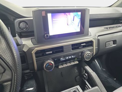 Certified 2025 Toyota Tacoma SR5 AWD/4WD image 17