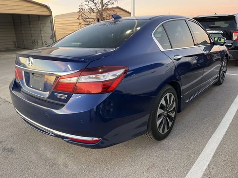 Used 2017 Honda Accord Touring image 3