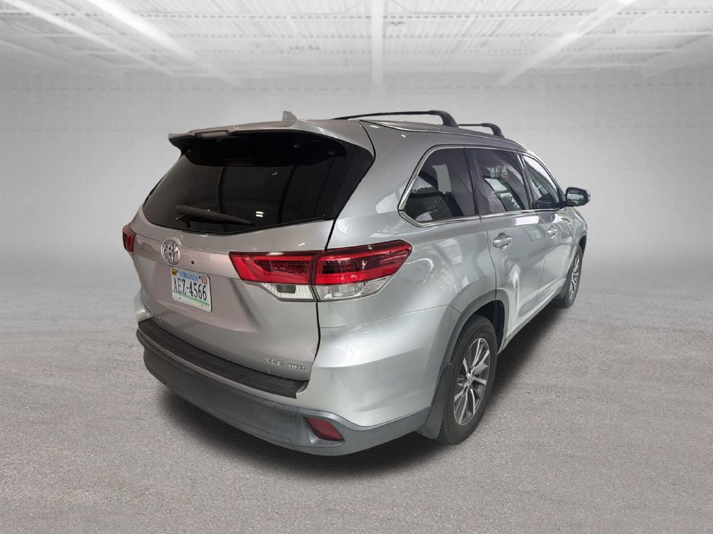 Used 2019 Toyota Highlander XLE AWD/4WD image 5