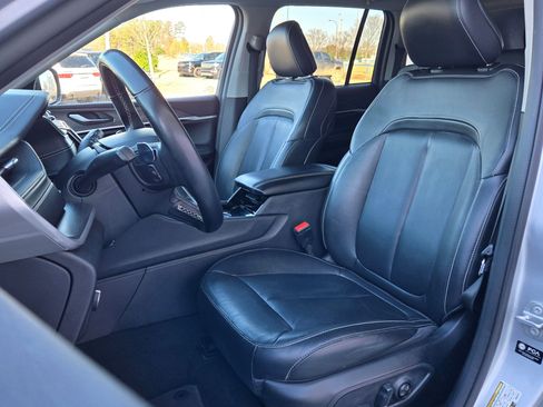 Used 2022 Jeep Grand Cherokee Limited image 25