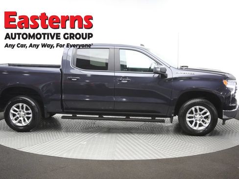 Used 2022 Chevrolet Silverado 1500 LT AWD/4WD image 45