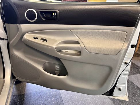 Used 2010 Toyota Tacoma 2WD Access Cab image 19