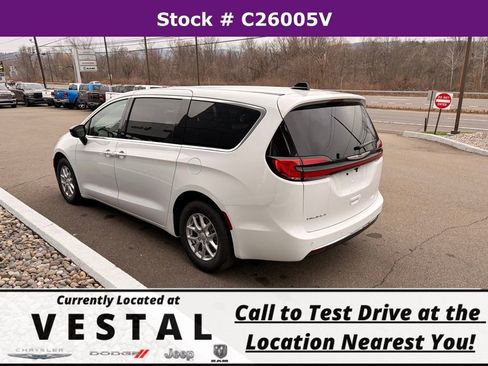 New 2026 Chrysler Pacifica Select image 8
