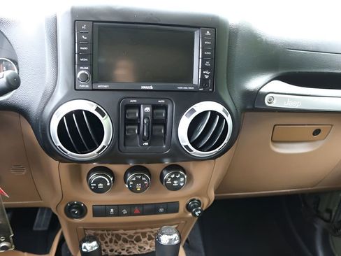 Used 2015 Jeep Wrangler Unlimited Sahara w/ Max Tow Package AWD/4WD image 22