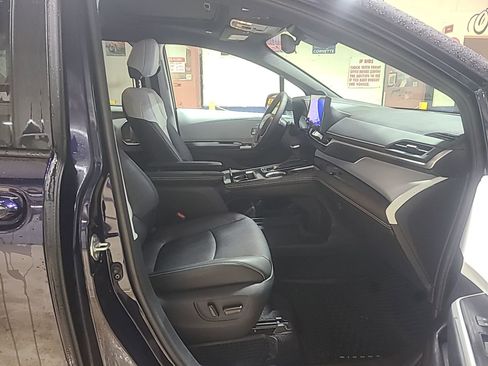 Used 2026 Toyota Sienna XSE AWD/4WD image 8