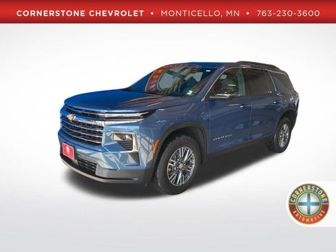 Used 2025 Chevrolet Traverse LT image 1