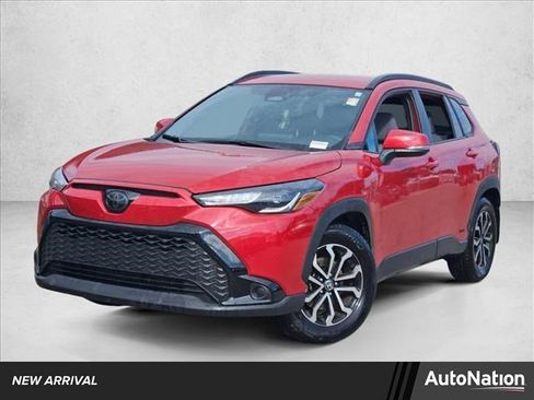 Used 2024 Toyota Corolla Cross SE image 1