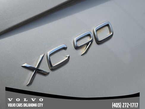 Used 2017 Volvo XC90 T6 Momentum w/ Vision Package image 10