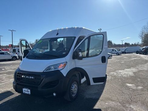 Used 2025 RAM ProMaster 2500 w/ Convenience Group image 12