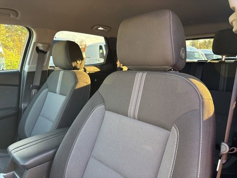 Used 2025 Chevrolet Blazer LT image 40