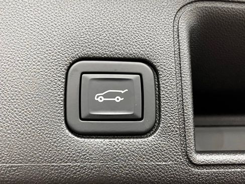 Used 2022 GMC Terrain SLE w/ Driver Convenience Package image 13