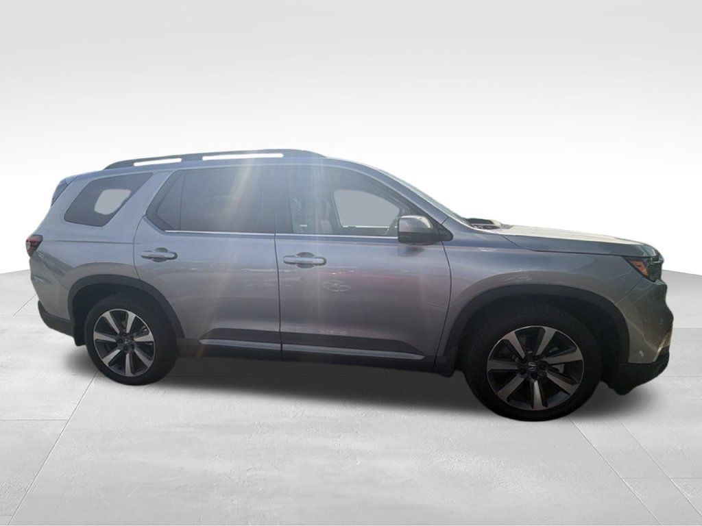 Used 2025 Honda Pilot Elite image 4