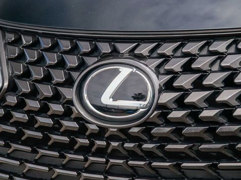 Used 2024 Lexus UX 250h FWD image 11