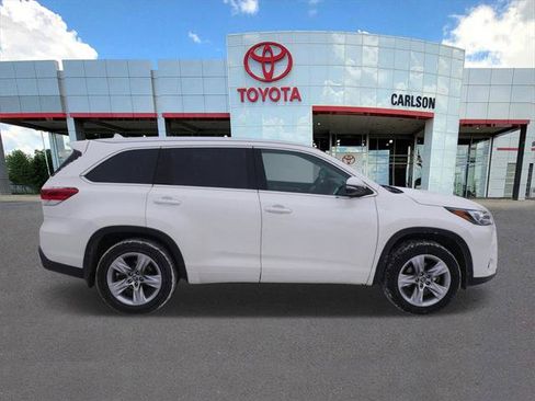 Certified 2019 Toyota Highlander Limited image 2