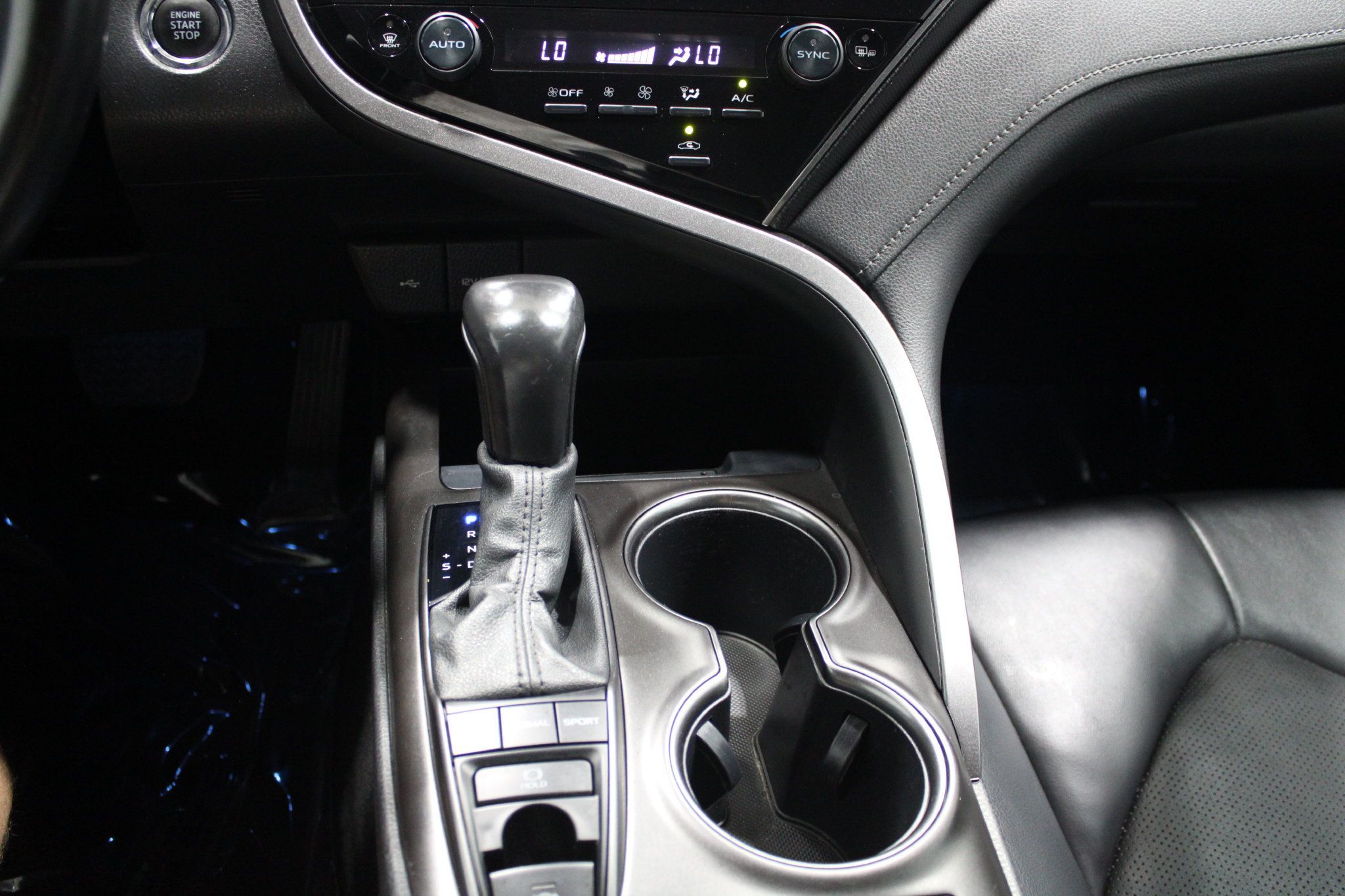 Used 2022 Toyota Camry XSE w/ Navigation Package FWD image 30