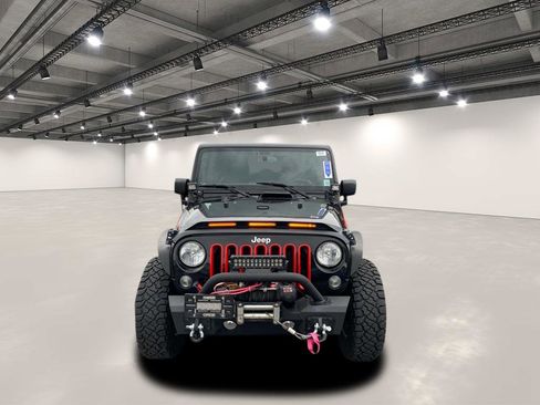 Used 2018 Jeep Wrangler Unlimited Rubicon w/ Connectivity Group image 2