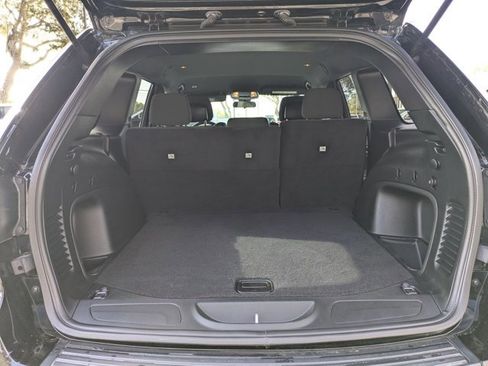 Used 2021 Jeep Grand Cherokee Laredo image 7