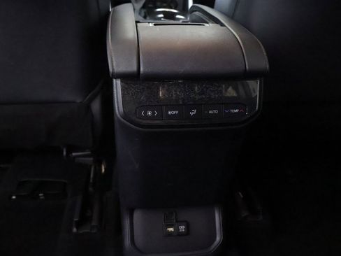 Used 2020 Toyota Highlander XLE image 50