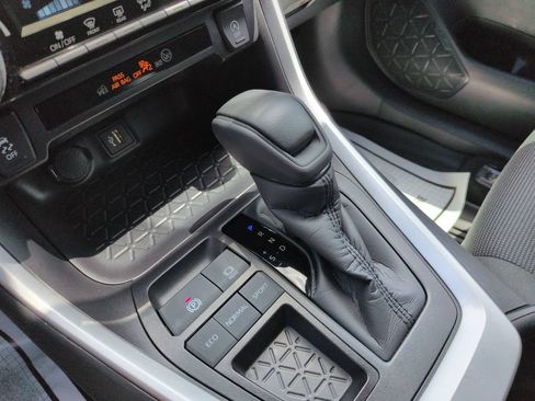 Certified 2025 Toyota RAV4 LE FWD image 24