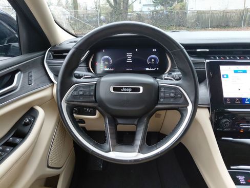 Used 2021 Jeep Grand Cherokee L Limited AWD/4WD image 4