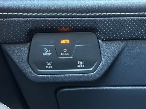 Used 2024 Volkswagen Atlas SE AWD/4WD image 43