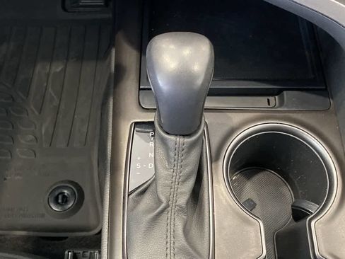 Certified 2022 Toyota Camry SE w/ Convenience Package image 17