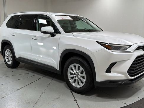 Certified 2024 Toyota Grand Highlander XLE image 3