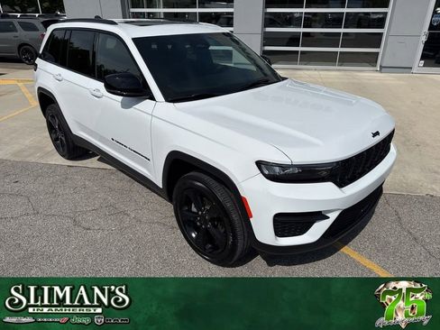 Used 2023 Jeep Grand Cherokee Altitude AWD/4WD image 1