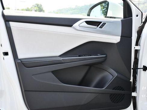 New 2026 Volkswagen Taos SE AWD/4WD image 10