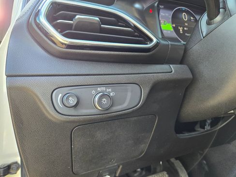 Used 2022 Chevrolet Bolt EUV LT w/ Convenience Package image 30