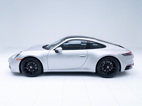 Used 2021 Porsche 911 Carrera image 2