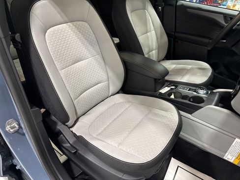 New 2025 Ford Escape Active w/ Tech Pack #1 AWD/4WD image 28