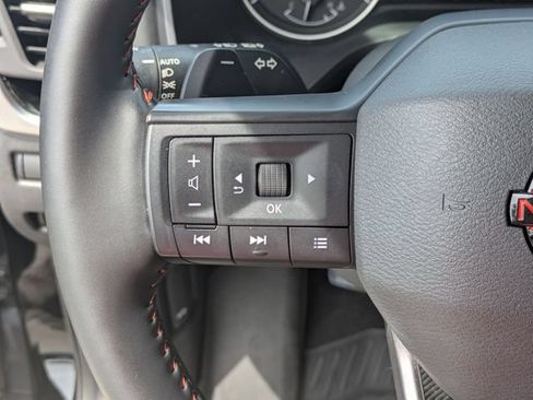 Used 2025 Nissan Rogue SV AWD/4WD image 18