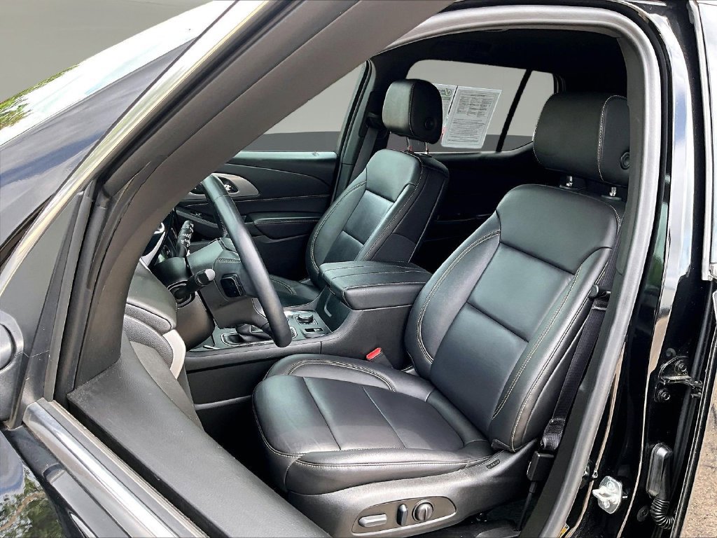 Used 2023 Chevrolet Traverse LT w/ LT Premium Package AWD/4WD image 25