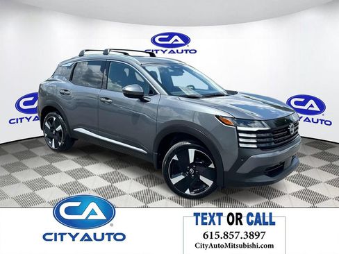 Used 2025 Nissan Kicks SR FWD image 1