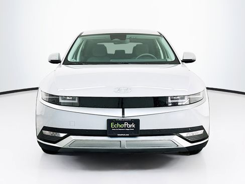 Used 2024 Hyundai Ioniq 5 SEL image 2