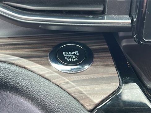 Used 2024 Ford Explorer Limited image 16