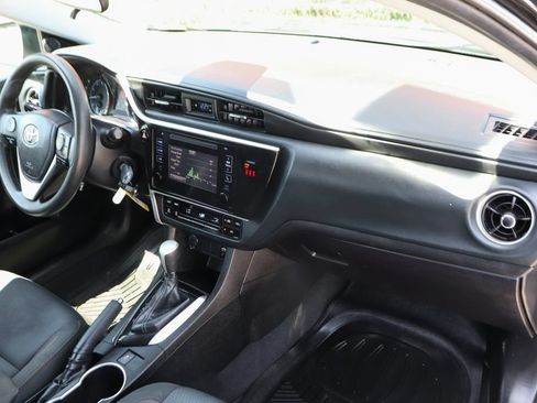 Used 2019 Toyota Corolla LE w/ Carpet Mat Package (TMS) FWD image 34