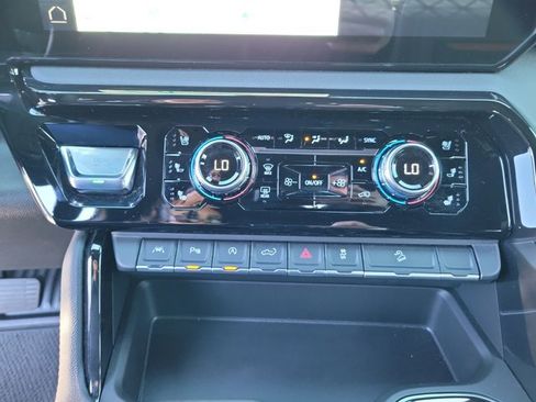 Used 2025 GMC Sierra 1500 AT4 w/ AT4 Premium Package image 21