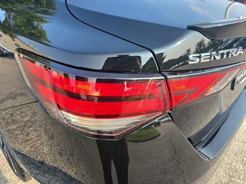 Used 2025 Nissan Sentra SR FWD image 31