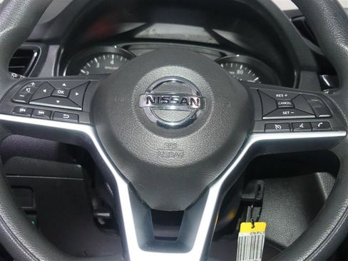 Used 2021 Nissan Rogue Sport S image 31