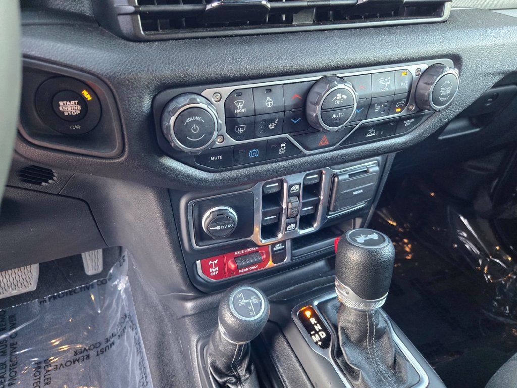 Used 2024 Jeep Wrangler Unlimited AWD/4WD image 23